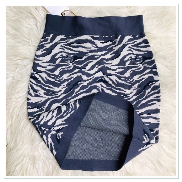 Leith Nordstrom Knit Mini Skirt Zebra Print Navy Blue Black & White Size XS - Picture 4 of 9